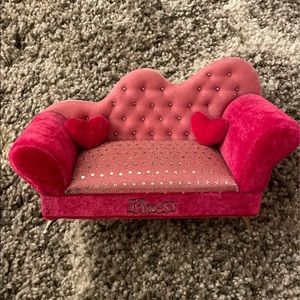 Jewelry organizer as princess pink sofa